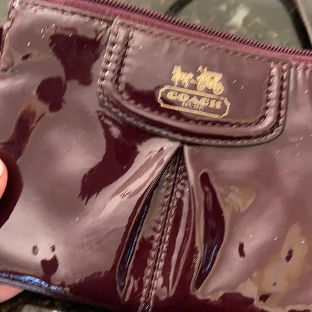 *Coach* Madison Plum Patent Glitter Wristlet EUC